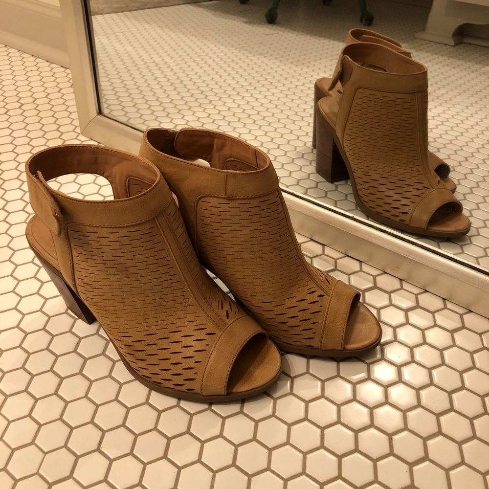 Tan peep toe heel